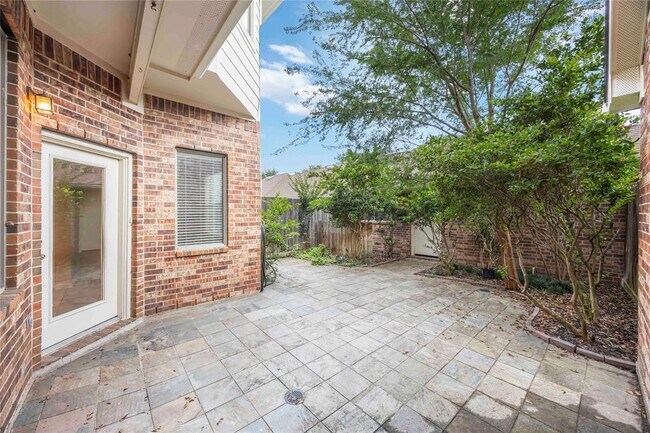 Building Photo - 17711 Brair Arbor