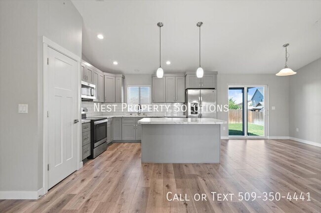 Building Photo - 551 Battery Dr
