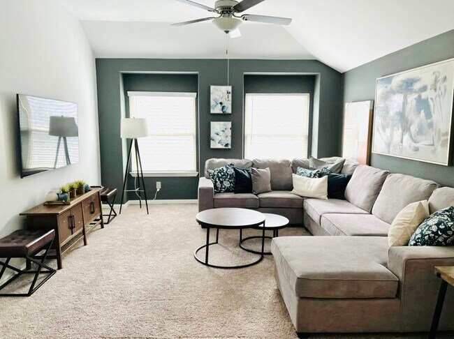 Building Photo - 246 Crest Sights Dr