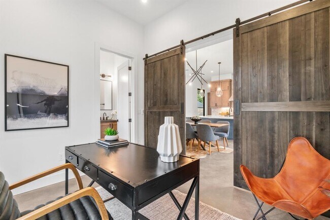 Building Photo - 603 E 47th St