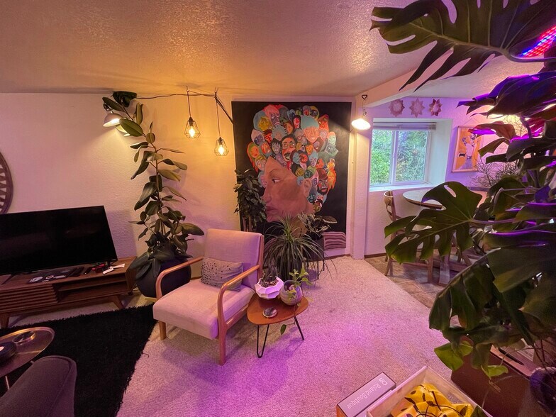 Building Photo - 2111 17th Ave S