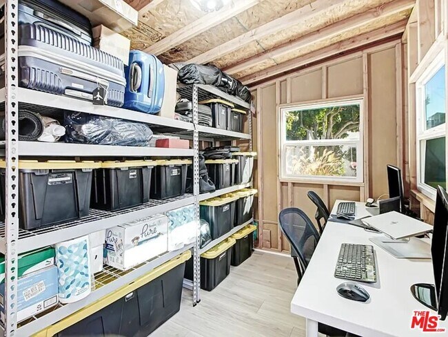 Building Photo - 7425 W 88th Pl