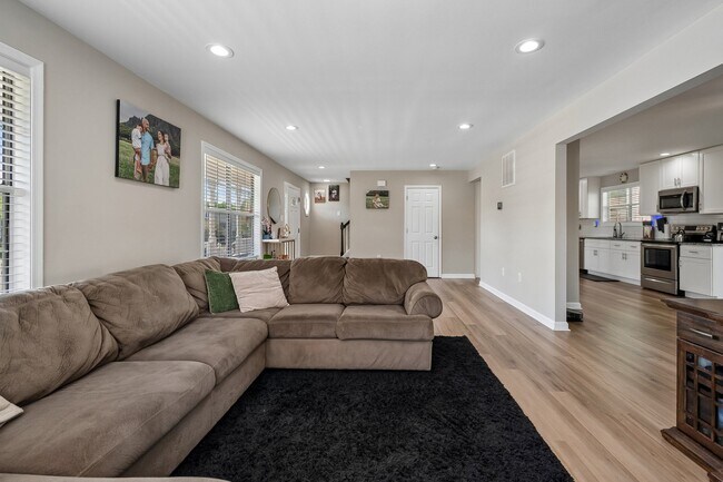 Building Photo - 63 Dorothy Ln