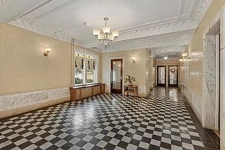 Building Photo - 122 W 39th St