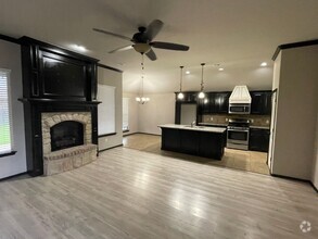 Building Photo - 3 bed 2 bath 2 car in Moore Schools! Great...