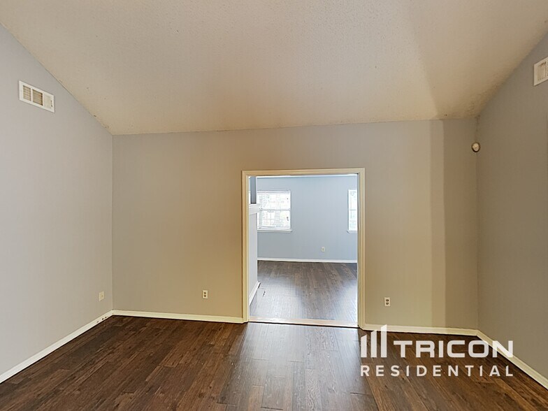 Building Photo - 4010 Sharon Woods Dr