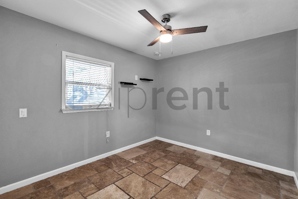 Building Photo - 508 Garden Dr N