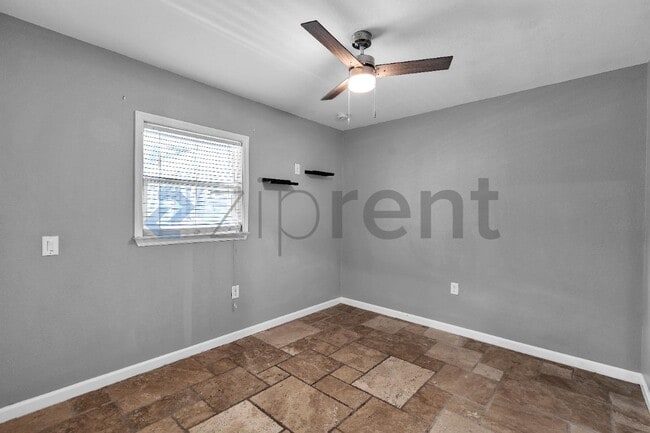 Building Photo - 508 Garden Dr N