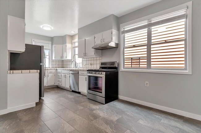 Building Photo - 785 Athens St