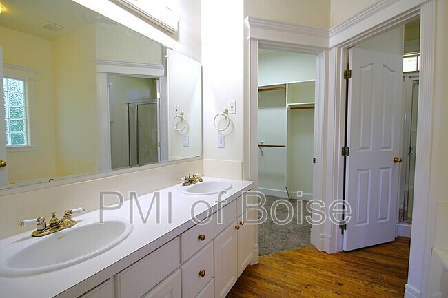 Building Photo - 85 S Linder Rd