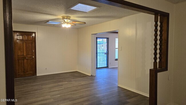 Building Photo - 10301 Bayo Ave