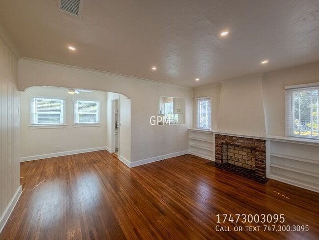 Building Photo - 1320 E Maple St