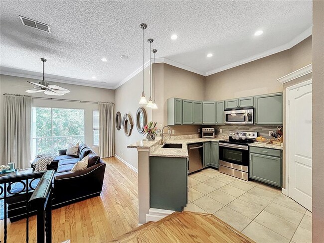Building Photo - 704 Seagate Dr