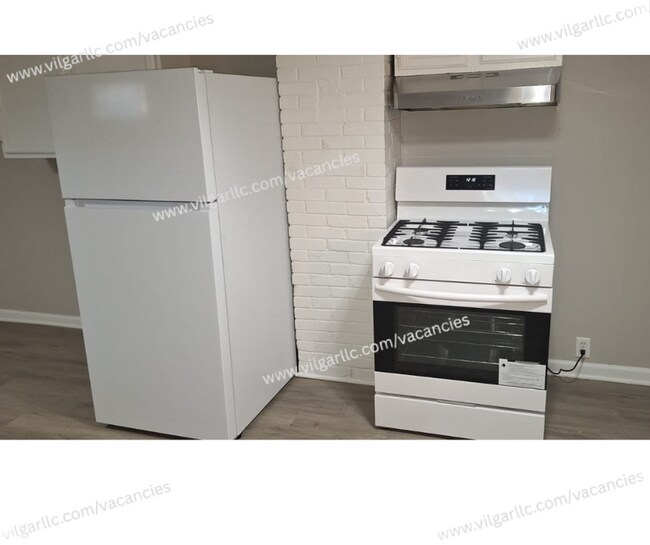 Building Photo - 1605 Pine St