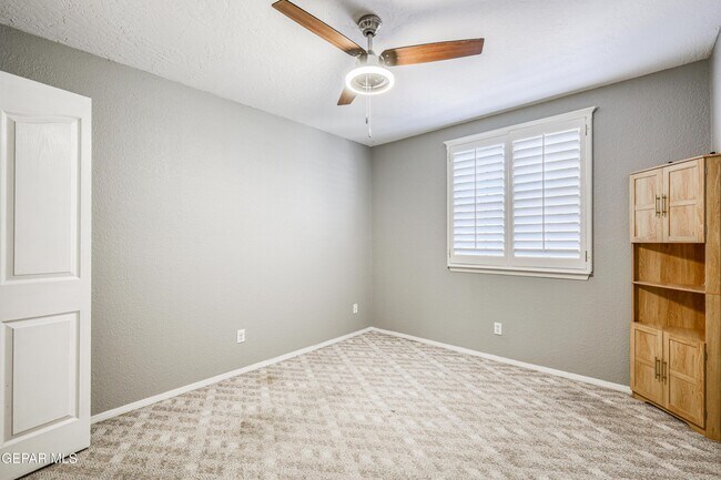 Building Photo - 6821 Pearl Ridge Dr