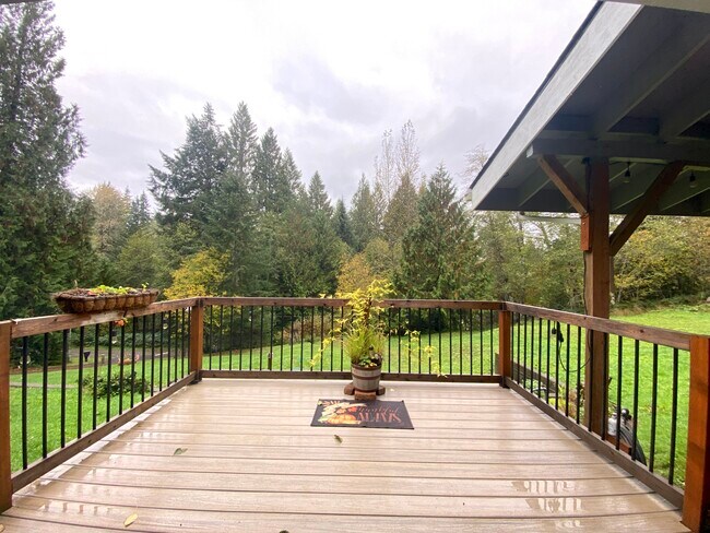 Building Photo - 60 W Puyallup Dr