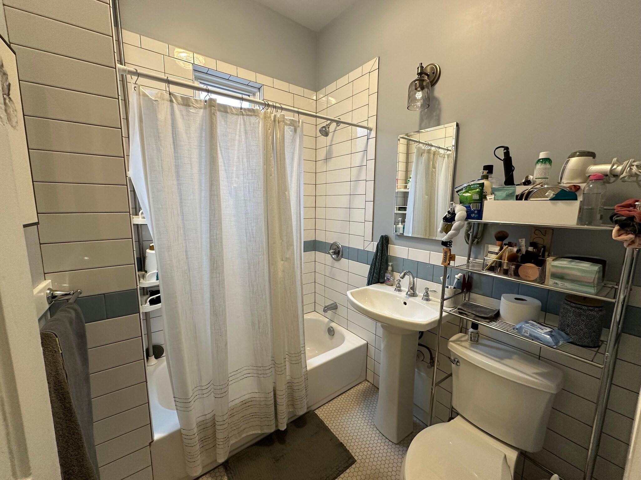 Building Photo - 2234 W Erie St