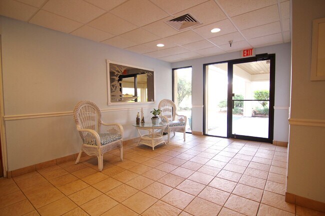 Building Photo - Gorgeous Furnished Direct Ocean Condo in Indialantic