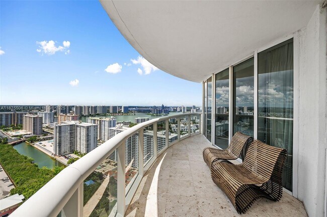 Building Photo - 17201 Collins Ave