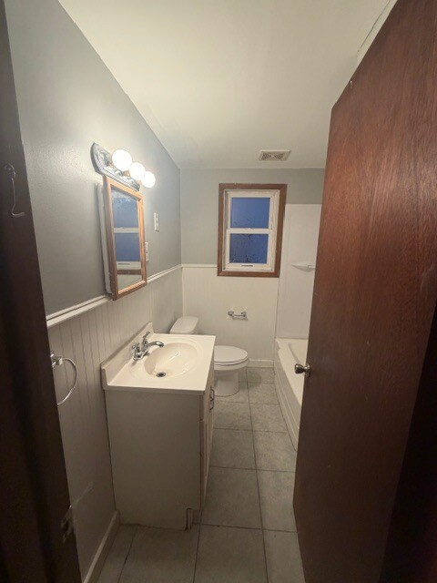 Building Photo - 242 Delaware St