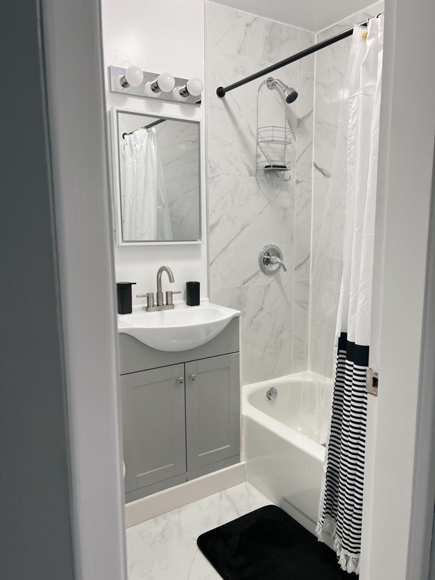 Building Photo - 508 Elm St