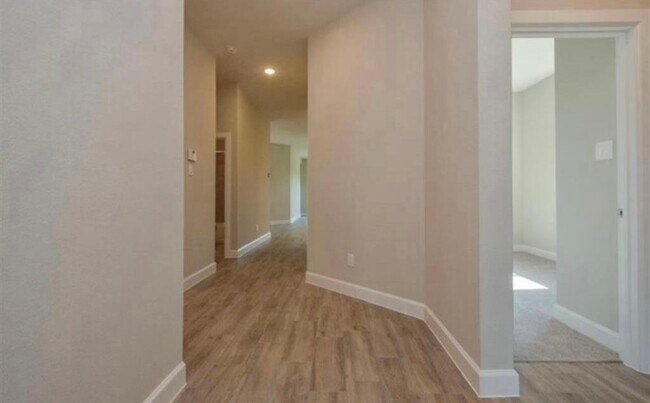 Building Photo - 427 Micaela Meadows Ct