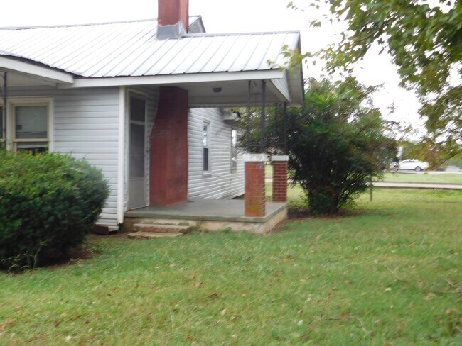 Building Photo - 1213 Broad St