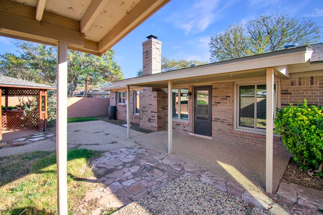 Building Photo - 5416 95th St