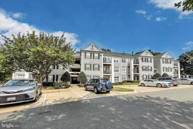 Building Photo - 10021 Vanderbilt Cir