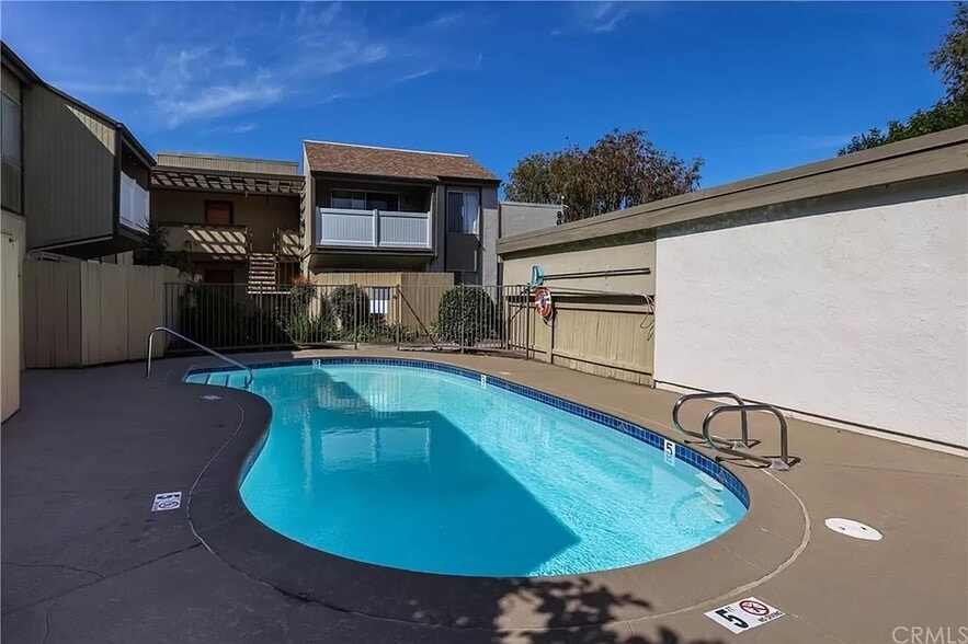 Building Photo - 8022 Linda Vista Rd