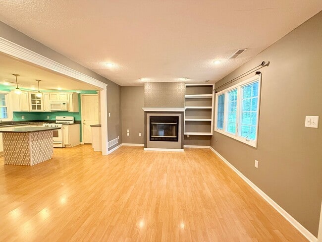 Building Photo - Beautiful 3 bed 2 bath home in Bloomington!