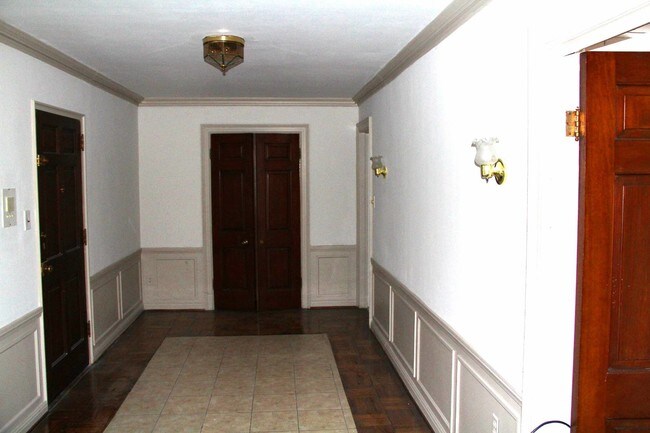 Building Photo - 660 Whitmore Rd