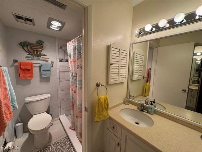Building Photo - 5455 Peppertree Dr