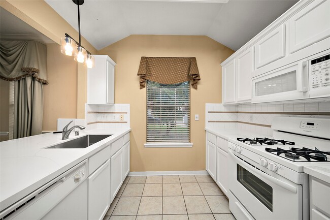 Building Photo - 1511 Brook Grove Dr