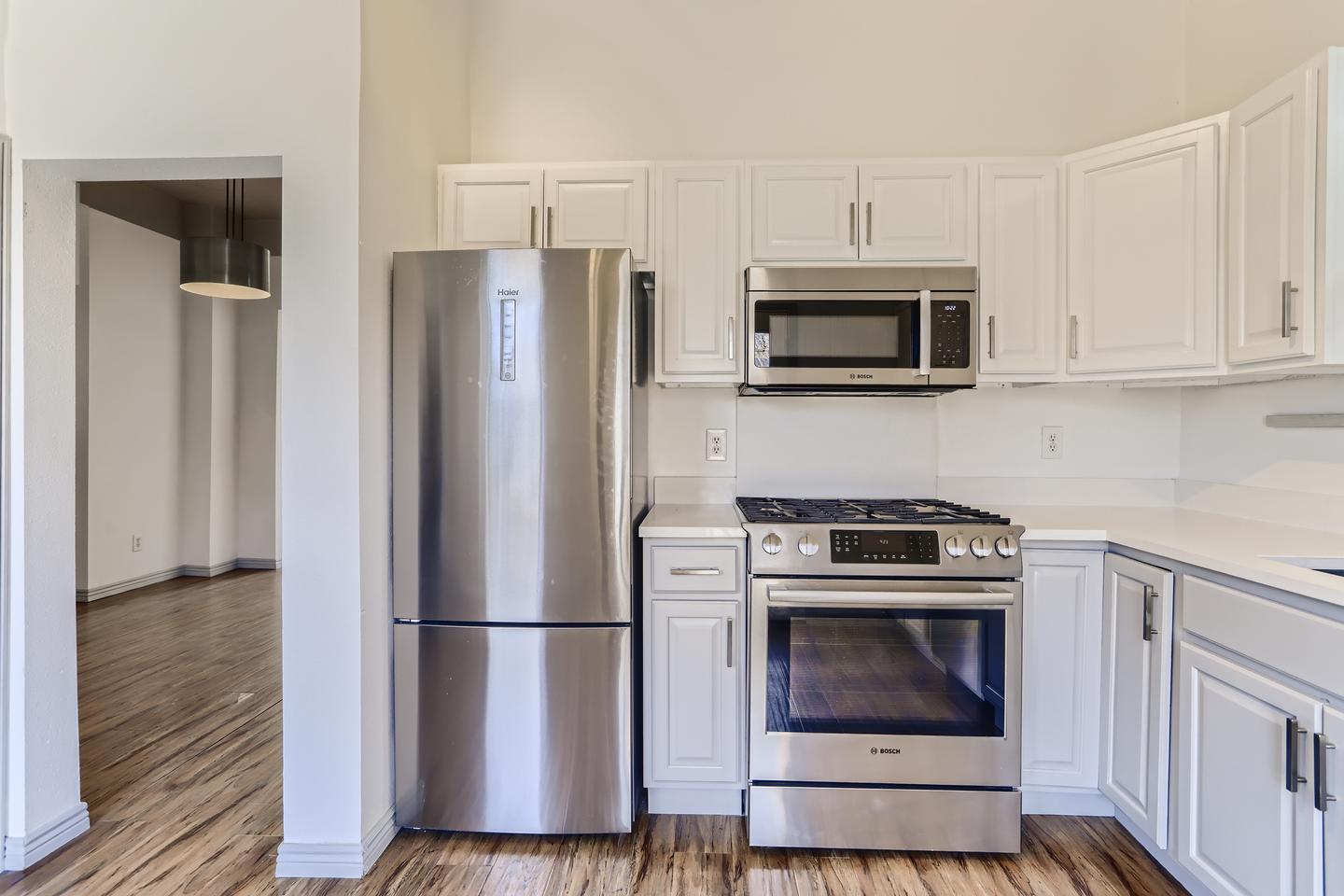 Building Photo - Striking Whittier Victorian home with full...