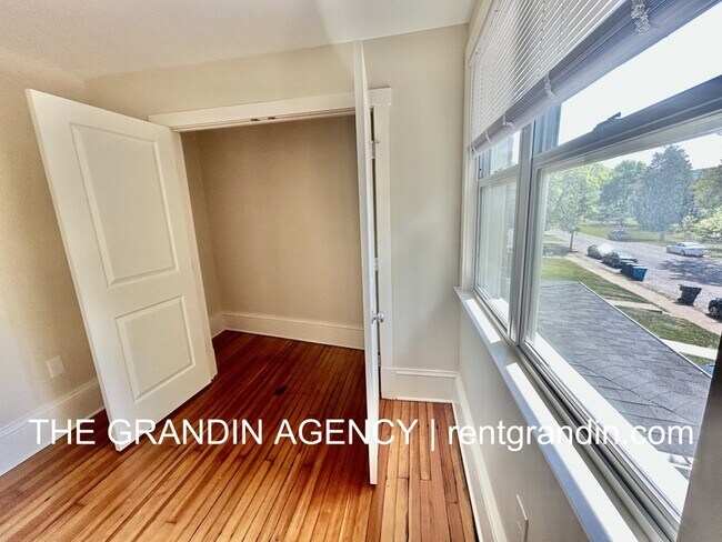 Building Photo - 1518 Wautauga St SW