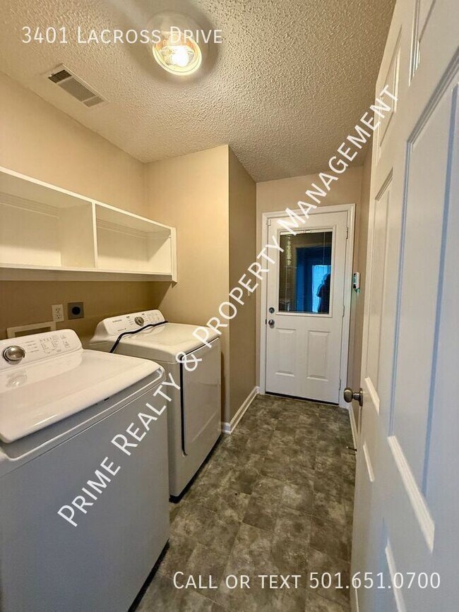 Building Photo - 3401 Lacross Dr