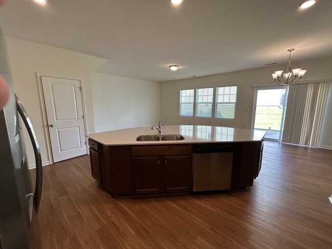 Building Photo - 1003 Excite Ave