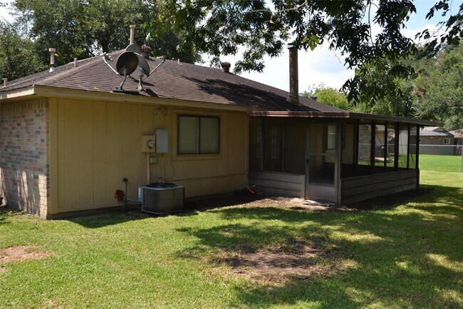 Building Photo - 3007 Windemere Dr
