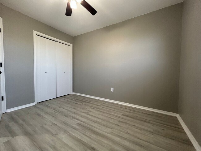 Building Photo - 1122 S 26th St