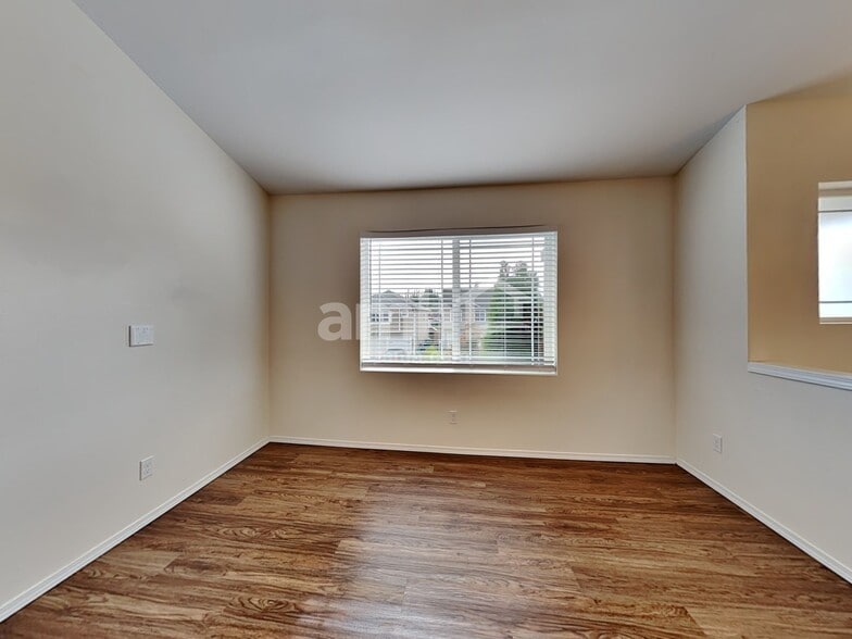 Building Photo - 6321 41st St NE