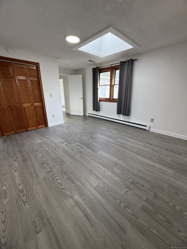 Building Photo - 74 Grove Beach Rd N