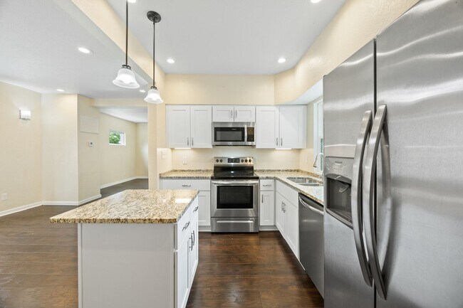 Building Photo - 831 W 35th St
