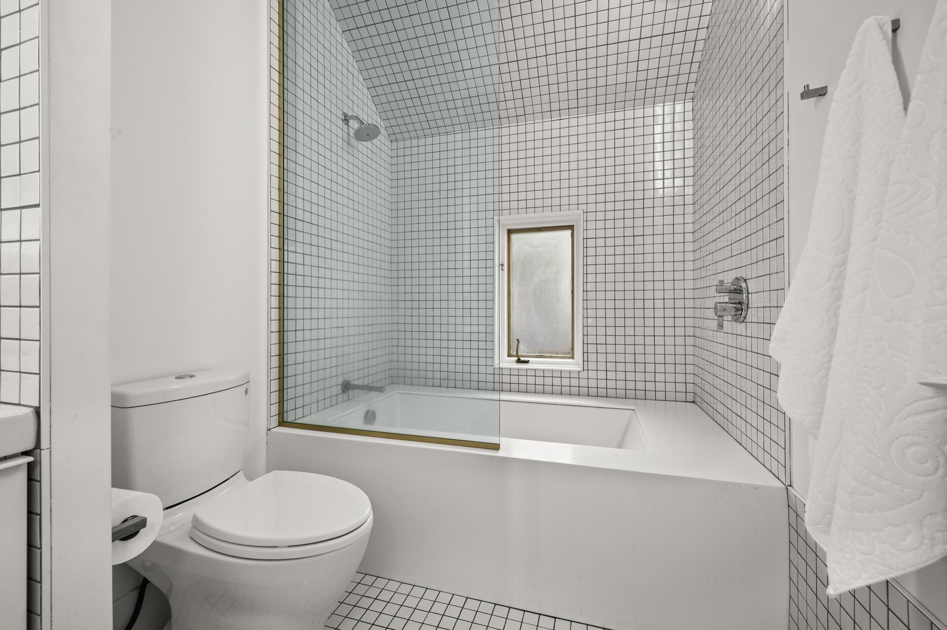 Building Photo - 1720 NW Hoyt St