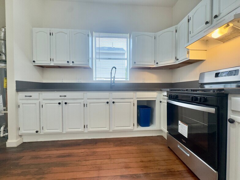 Building Photo - 720 37th St