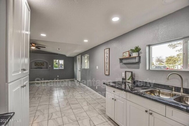 Building Photo - 15620 N Greasewood St