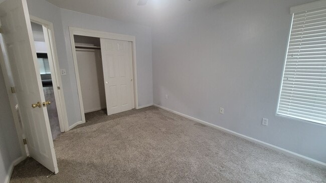 Building Photo - 10919 Golden Valley Dr