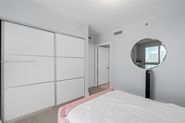 Building Photo - 465 Brickell Ave