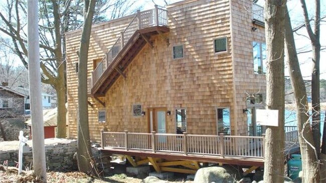 Building Photo - Year-Round Riverfront Home in Gloucester (Pet-Friendly)