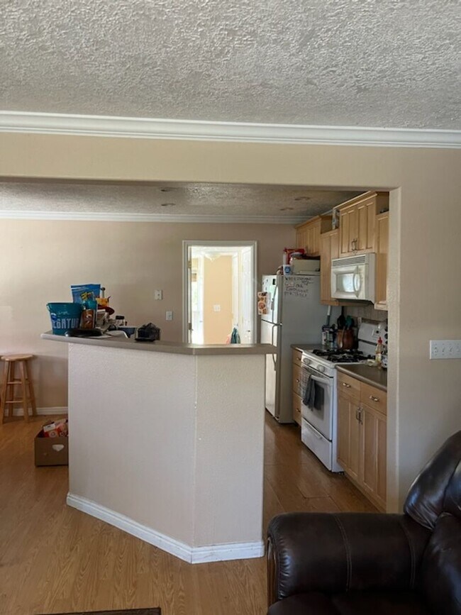 Building Photo - Charming home